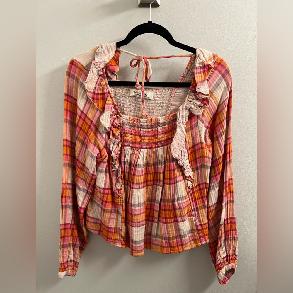 Free people top. Perfect condition. Worn 1-2 times only. Size small